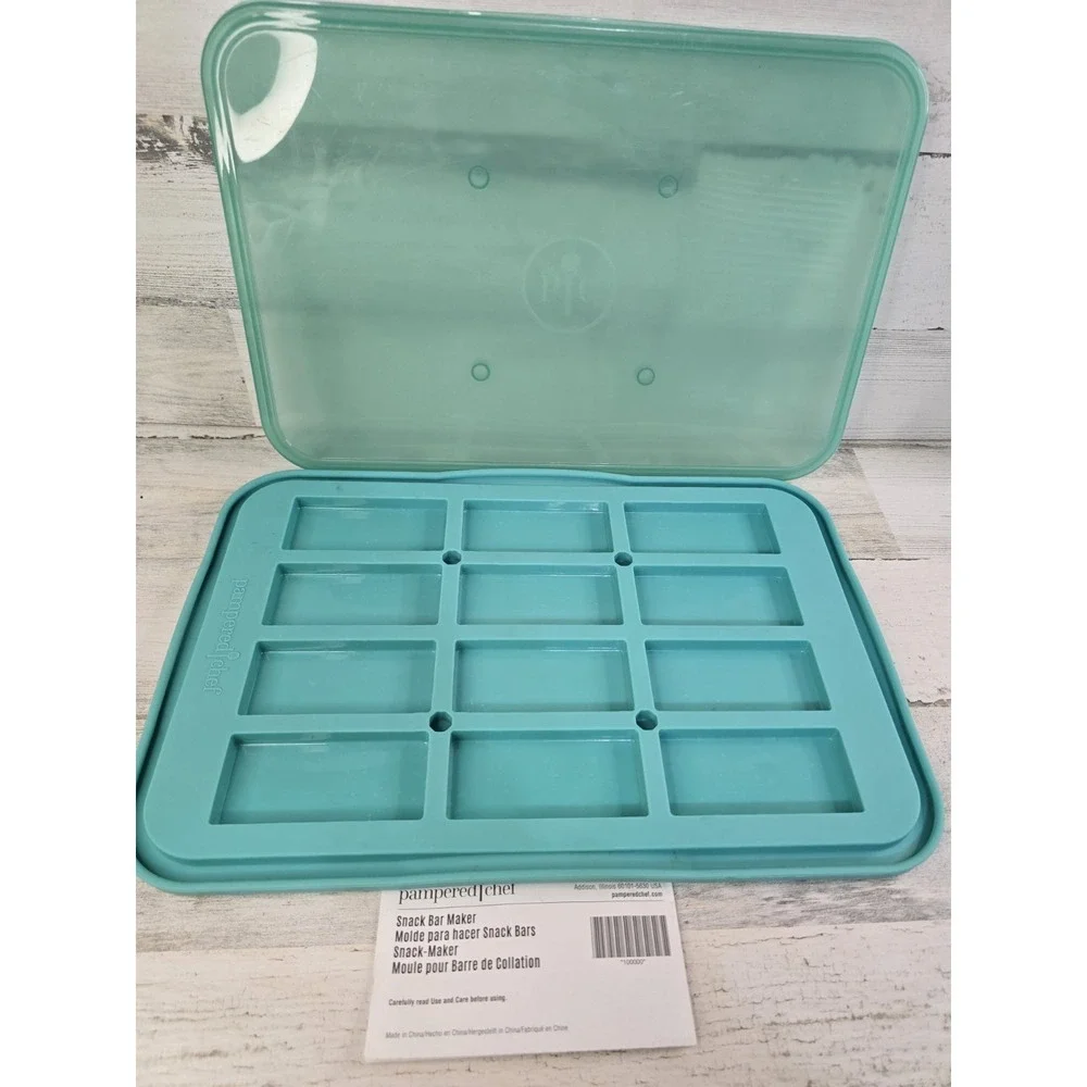 Pampered Chef Snack Bar Maker 100000 Teal Silicone 12 Well Mold with Lid